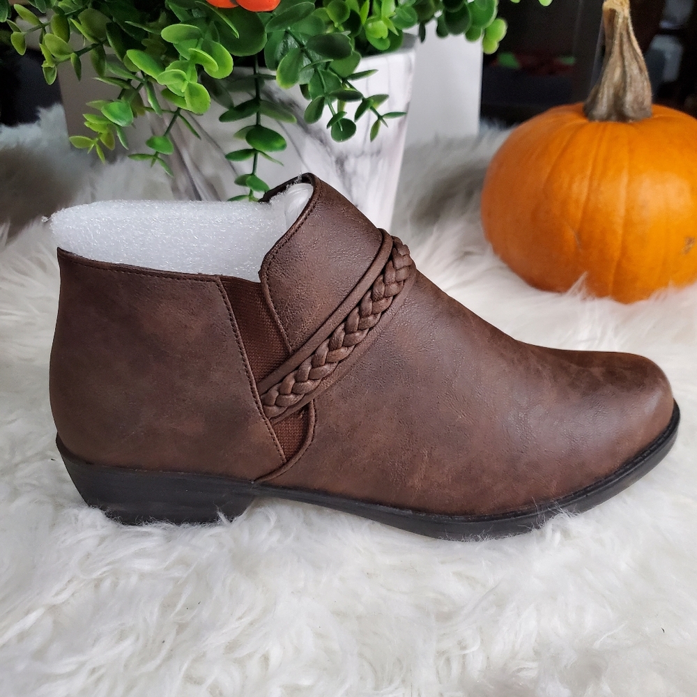 Easy Street Womens Jalia Block Heel Booties 10W